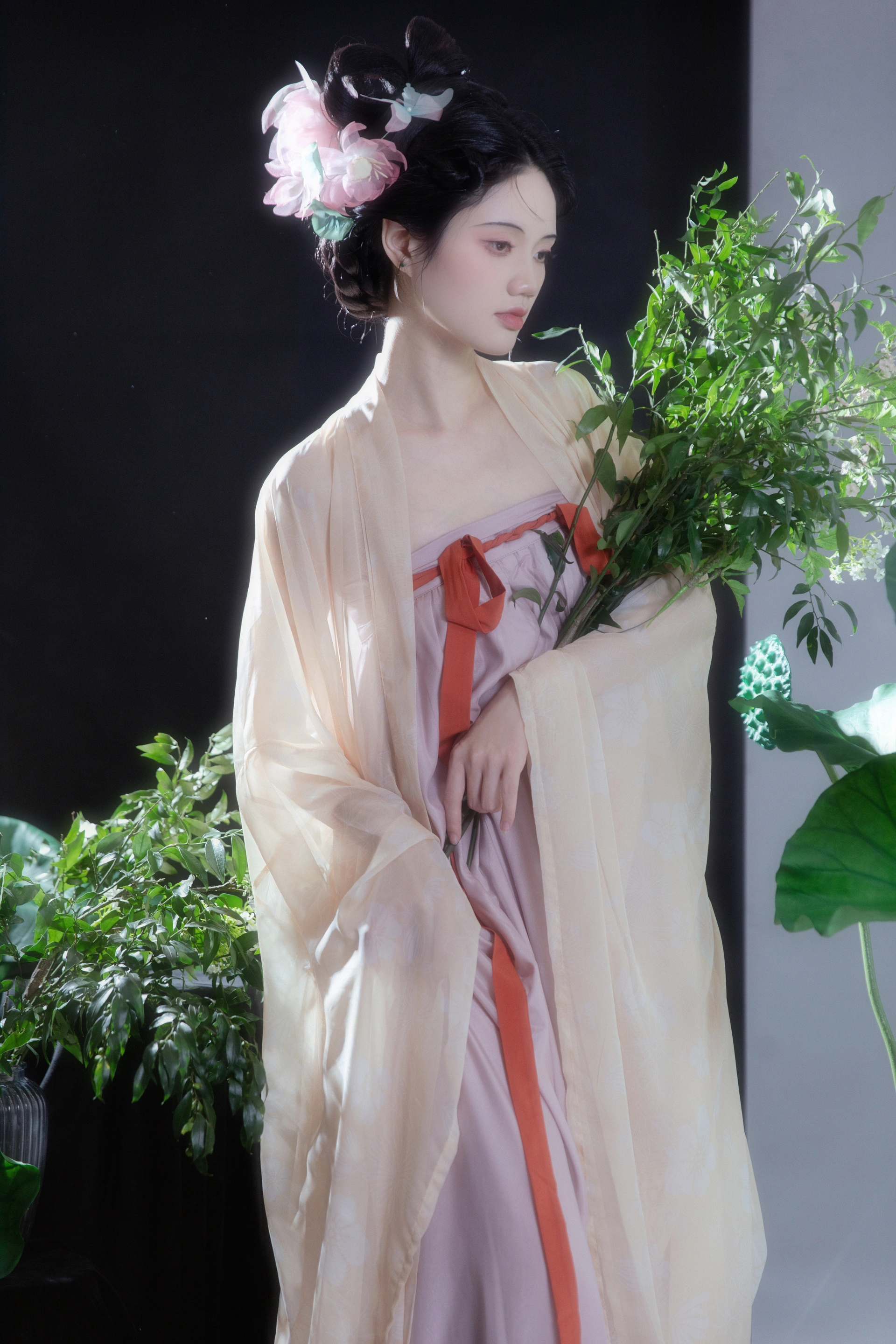 [YITUYU艺图语]2023.11.22 濯濯青莲 橘小桃 2